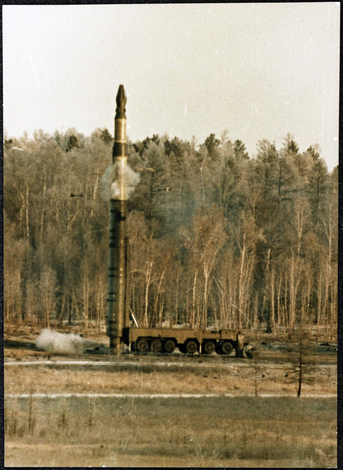 Các hệ thống tên lửa phòng không của Mỹ và đồng minh khi đó thực sự phải bất lực trong việc đánh chặn loại tên lửa này. Do vậy, SS-20 Saber thực sự là nỗi kinh hoàng đối với Mỹ và NATO. Ảnh: Tên lửa SS-20 Saber rời bệ phóng - Nguồn: Wikipedia.