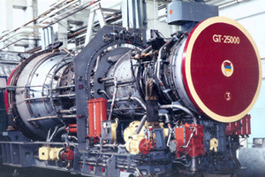 Tàu sử dụng hệ thống động lực COGAG thông dụng, gồm 4 động cơ tua-bin khí QC-280 công suất 28MW với 2 trục truyền động. Tàu không được trang bị hệ thống động lực điện tích hợp và các chi tiết cụ thể về chúng vẫn còn bí mật. Ảnh: Động cơ GT-25000 của Ucraina, tiền thân của QC-280 - Nguồn: Deagel