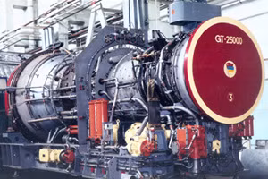 Tàu sử dụng hệ thống động lực COGAG thông dụng, gồm 4 động cơ tua-bin khí QC-280 công suất 28MW với 2 trục truyền động. Tàu không được trang bị hệ thống động lực điện tích hợp và các chi tiết cụ thể về chúng vẫn còn bí mật. Ảnh: Động cơ GT-25000 của Ucraina, tiền thân của QC-280 - Nguồn: Deagel