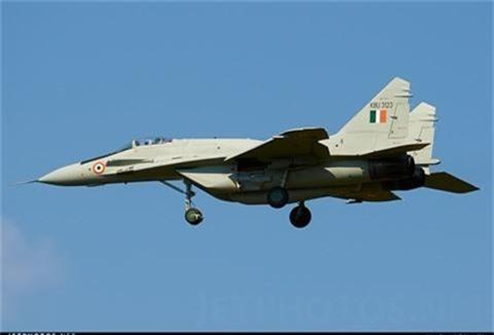 Bộ Quốc phòng Ấn Độ đã nhiều lần nhấn mạnh sự cần thiết phải mở rộng số phi đội máy bay chiến đấu của Không quân từ 32 lên 42 phi đội, bằng cách mua số MiG-29 đang dư thừa của Không quân Nga; ưu điểm là số máy bay này có giá cả phải chăng, khả năng cung cấp nhanh, trong khi chất lượng còn mới 100%.