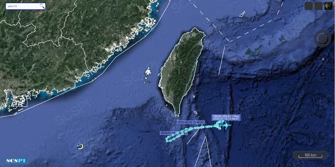 Sự xuất hiện của máy bay Mỹ này tại Biển Đông là khá hiếm hoi, và nó xảy ra chỉ vài ngày sau tuyên bố cứng rắn của Bộ ngoại giao Mỹ bác bỏ những yêu sách phi lý của Trung Quốc ở khu vực này. Cũng như việc tàu khu trục mang tên lửa dẫn đường Arleigh Burke của Hải quân Mỹ đã tiến gần đến quần đảo Trường Sa trong những ngày qua đã làm gia tăng căng thẳng giữa Trung - Mỹ. Ảnh: Khu vực chiếc MQ-4C của Mỹ bị phát hiện ở bắc Biển Đông, gần đảo Đài Loan. Ảnh:SCSPI.