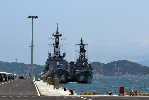 Cuộc tập trận Vành đai Thái Bình Dương có từ thời kỳ chiến tranh Lạnh, với kẻ thù giả định ban đầu là Hải quân Liên Xô; hiện nay Liên Xô đã sụp đổ, nhưng cuộc tập trận vẫn diễn ra thường xuyên. Ảnh: Tàu khu trục mang tên lửa dẫn đường của Hải quân Liên Xô.