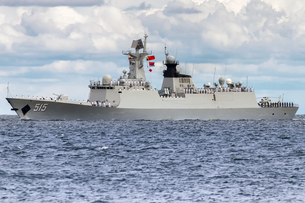 Vũ khí tầm gần bao gồm 1 hải pháo PJ-26 cỡ nòng 76mm (Phiên bản AK-176 của Nga), 2 hệ thống phòng thủ tầm gần (CIWS) Type 730, 2x3 ngư lôi chống ngầm cỡ 324mm. Ảnh: Tàu hộ vệ tên lửa Binzhou.