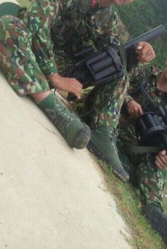 Tuy nhiên trong một bức ảnh lan truyền trên mạng xã hội gần đây đã cho thấy những chiến sĩ lục quân bắt đầu được trang bị súng phóng lựu SPL-6 cho công tác huấn luyện. Đây là một điều vô cùng bất ngờ, chứng tỏ những khẩu súng này đang dần thay thế vị trí của M-79 trong tương lai không xa. Ảnh: Chiến sĩ với súng phóng lựu SPL-6 của Việt Nam trên thao trường.