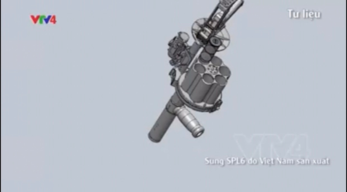 SPL-6 có trọng lượng 5.3kg, chiều dài 778mm khi mở báng và 565mm khi gấp báng, nòng dài 300mm. Ảnh: Cơ cấu nạp đạn cho súng SPL-6. Nguồn: VTV.