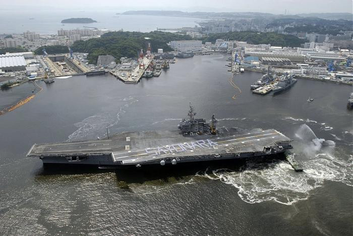 Hải quân Mỹ đã sử dụng một tàu sân bay đã loại biên, thuộc lớp tàu sân bay Kitty Hawk ra neo đậu ngoài khơi; sau đó dùng các loại hỏa lực chống hạm của quân đội Mỹ, từ tên lửa chống hạm, bom xuyên bê tông, ngư lôi… liên tục bắn phá. Nhưng điều người Mỹ không ngờ tới là sau 25 ngày "đánh phá" liên tục, chiếc tàu sân bay trên vẫn nổi trên biển.