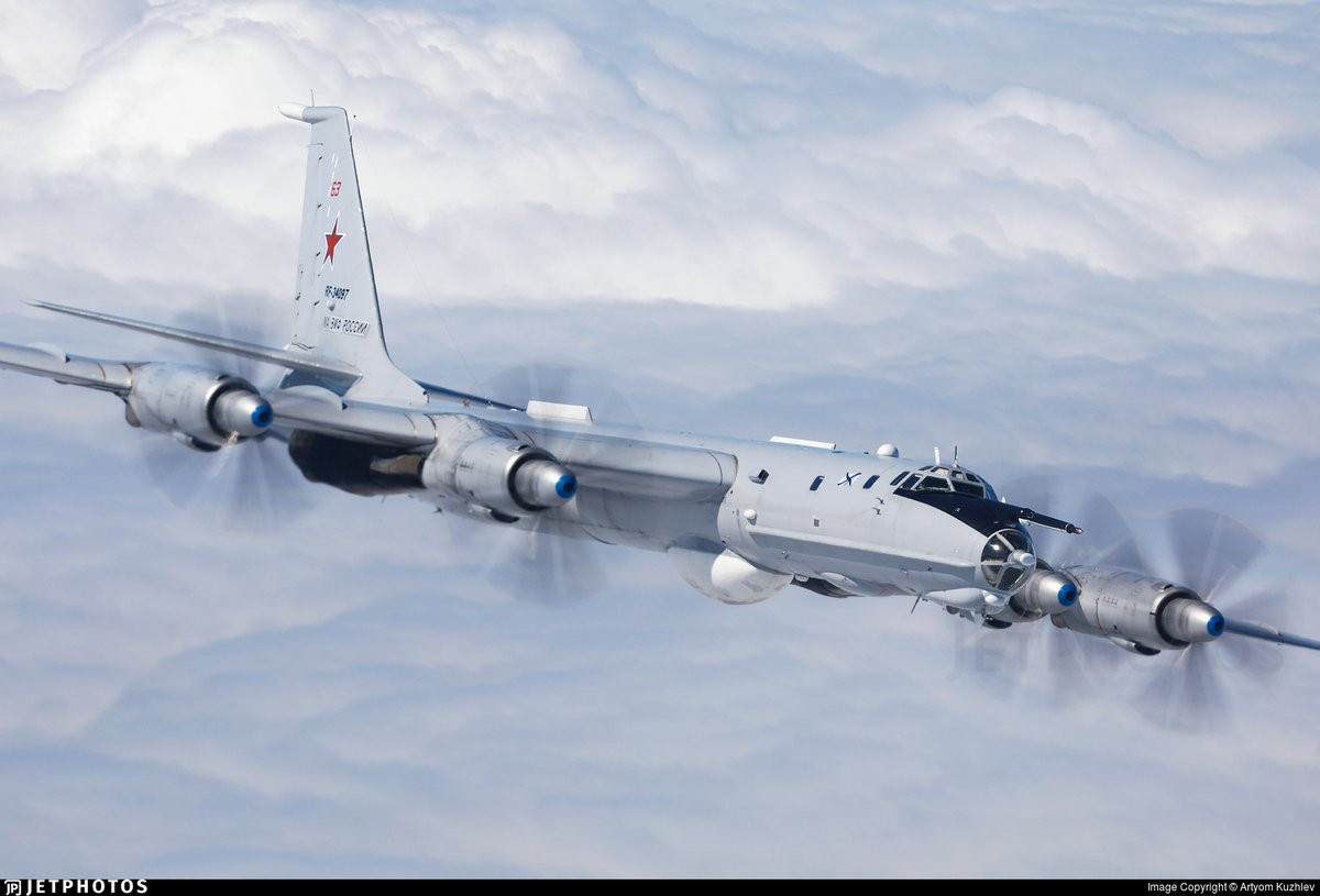 Theo các nguồn tin không chính thức, hiện tại, trên vùng biển Barents - "sân nhà Hải quân Nga" có ít nhất 4 tàu chiến khối NATO đang tham gia cuộc tập trận "khiêu khích" với phía Nga. Đây được coi là lý do để Hải quân Nga thực hiện màn nhắc nhở nhỏ nhẹ giúp các vị khách phương xa nên cẩn thận trước mọi lời nói, hành động.