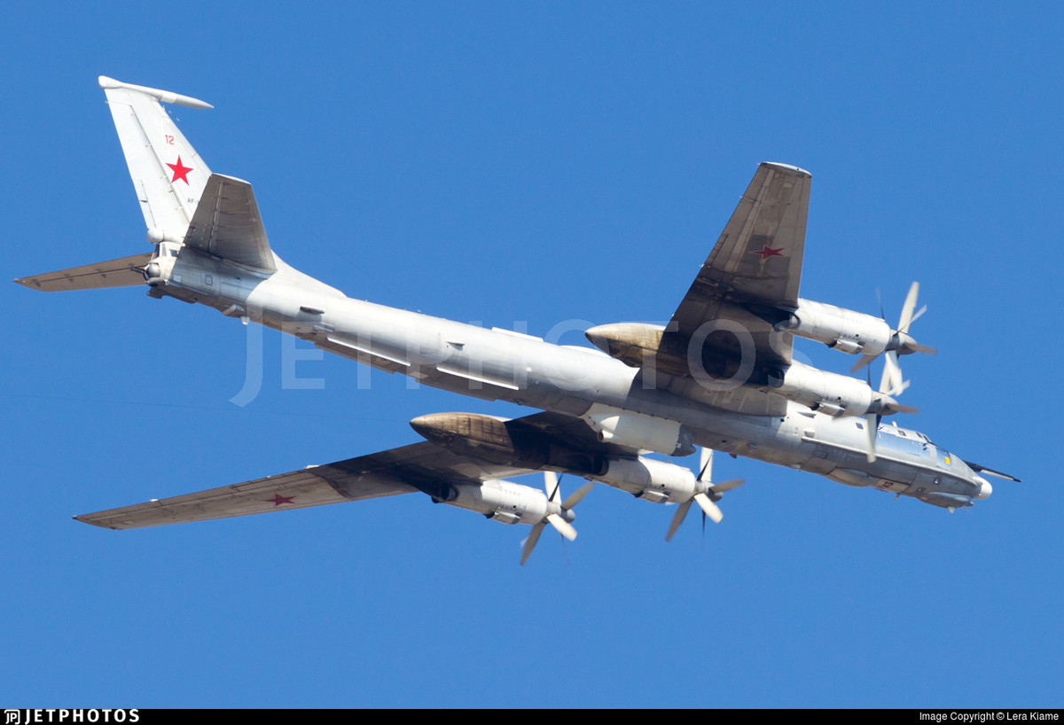 Hành động của phía Nga được coi là cái “nắn gân” xem các nước NATO phản ứng thế nào trong thực chiến. Và có vẻ như tàu chiến NATO khá chủ quan khi họ đang ở gần một “ông lớn”. Trong điều kiện thực tế, giới phân tích cho rằng, biên đội Tu-142 trang bị hàng chục tên lửa hành trình X-35 như vừa rồi là đủ để “làm gỏi” cả 4 tàu chiến đối phương.