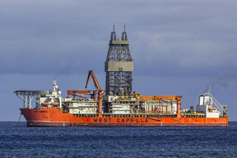 Gần đây nhất, Bộ Quốc phòng Trung Quốc cho biết, hải quân nước này đã “theo dõi và trục xuất” một tàu khu trục tên lửa dẫn đường của Mỹ vào ngày 28/4; Trung Quốc cho rằng, con tàu trên đã "xâm nhập" vào cái mà Bắc Kinh gọi là Tây Sa ở Biển Đông (quần đảo Hoàng Sa của Việt Nam đang bị Trung Quốc chiếm đóng trái phép). Ảnh: Tàu thăm dò West Capella do Petronas điều hành đang khảo sát trên Biển Đông.