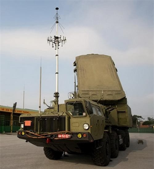 S-300PMU-1 trang bị hệ thống radar điều khiển hỏa lực mới - 30N6E TOM STONE có khả năng theo dõi cùng lúc 4 mục tiêu, dẫn tên lửa hạ 4 mục tiêu cùng lúc, tầm phát hiện mục tiêu lên tới 200km.
