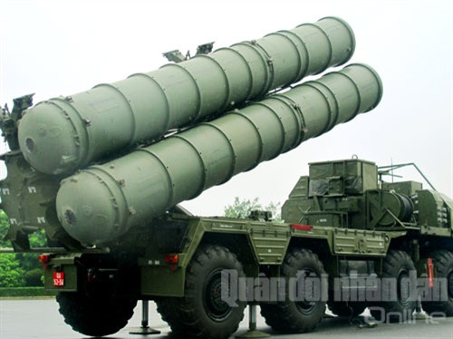 Hệ thống S-300PMU1 có khả năng tiêu diệt mọi mục tiêu trên không ở cự ly bắn từ 5-150km, độ cao từ 10m tới 27km, có thể đánh chặn mục tiêu bay tốc độ đến 2.800m/s, tiêu diệt cùng lúc 6 mục tiêu. Lưu ý là riêng với khả năng phòng thủ tên lửa thì S-300PMU1 chỉ có thể hạ mục tiêu ở cự ly tối đa 40km.