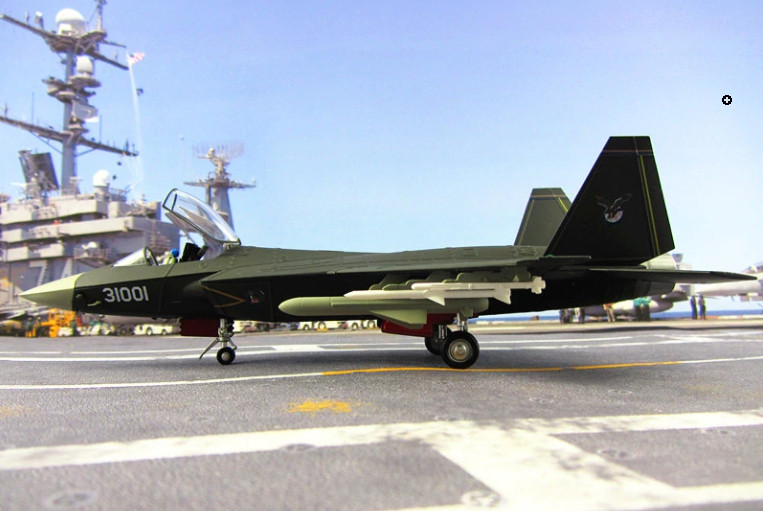 Chi tiết đáng chú ý là FC-31 sử dụng bánh đáp là loại bánh kép, đây là chi tiết mà rất có thể trong tương lai, F-31 sẽ là loại tiêm kích hạm chủ lực trên tàu sân bay của Trung Quốc, chứ không phải là J-16 (theo thông tin, hiện nay Trung Quốc đã ngừng sản xuất J-16).