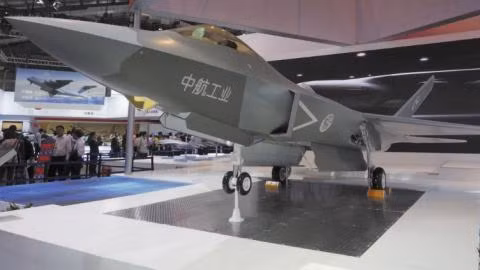 Nếu vấn đề về động cơ máy bay của Trung Quốc được khắc phục, thì chiến đấu cơ FC-31 có thể là sự lựa chọn số 1 trên các tàu sân bay của họ, thay vì sử dụng loại máy thế hệ 4 như J-15 hiện nay. Tuy nhiên, giới quan sát đặt câu hỏi, khi nào các thiết kế máy bay chiến đấu của Trung Quốc sẽ hoàn toàn là thiết kế trong nước, thay vì dựa trên công nghệ sao chép do đánh cắp?