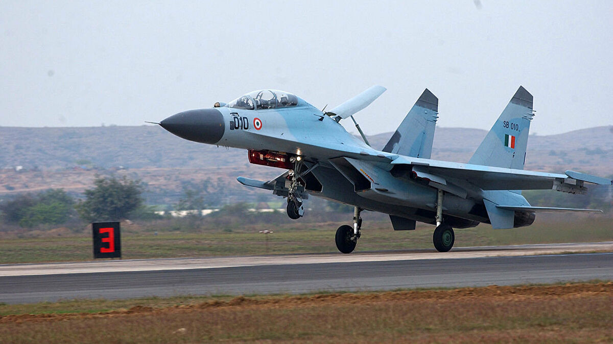 Do sản lượng của Su-30MKI của Ấn Độ thấp hơn Su-30 của Nga, nên lợi thế về quy mô cũng khiến giá máy bay chiến đấu của Ấn Độ cao hơn. Hơn nữa, sản xuất Su-30MKI ở Ấn Độ cũng bao gồm việc thanh toán phí giấy phép cho Nga. Ảnh: Máy bay chiến đấu Su-30MKI của Ấn Độ - Nguồn: Sina