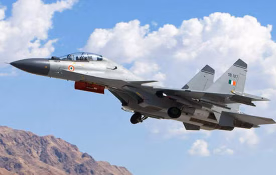 Tuy nhiên, giá thành cao của tiêm kích Su-30MKI do Hindustan Airlines Limited (HAL) sản xuất, cũng đã bị Quốc hội Ấn Độ nghi ngờ là đã bị chuyển giá. Ảnh: Máy bay chiến đấu Su-30MKI của Ấn Độ - Nguồn: Sina