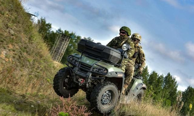 Lính dù Nga cũng được trang bị xe địa hình hạng nhẹ, cho phép lính dù có khả năng cơ động tốt hơn và thực hiện nhiều nhiệm vụ chiến đấu hơn - Nguồn: BQP Nga.