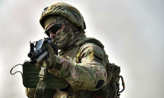 Về hỏa lực, lính dù Nga vẫn thích dùng khẩu súng máy PKP Pecheneg. Đây là khẩu súng máy đa chức năng, được thiết kế để thay thế huyền thoại PK và PKM; súng hoạt động có sự tin cậy cao - Nguồn: BQP Nga.