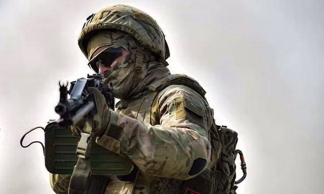 Về hỏa lực, lính dù Nga vẫn thích dùng khẩu súng máy PKP Pecheneg. Đây là khẩu súng máy đa chức năng, được thiết kế để thay thế huyền thoại PK và PKM; súng hoạt động có sự tin cậy cao - Nguồn: BQP Nga.