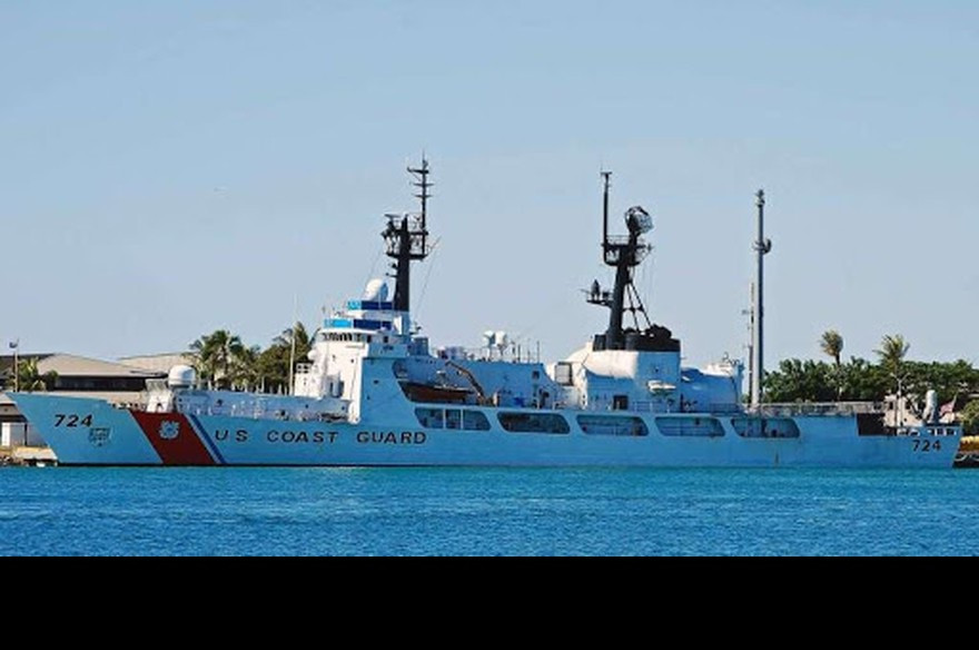 Về cấu hình vũ khí, tàu Hamilton cơ bản của Tuần duyên Hoa Kỳ sử dụng một pháo hạm Otto Melara, một hệ thống phòng thủ tầm gần phalanx và một số súng máy hạng nặng .50cal Browning. Tuy nhiên, khi chuyển giao thì đối tác Mỹ sẽ tháo bỏ hết vũ khí và chỉ để một duy nhất pháo hạm Otto Melara trước mũi tàu. Ảnh: Tàu USCGC Douglas Munro của Tuần duyên Hoa Kỳ. 