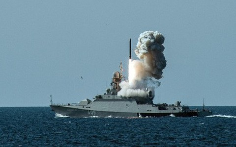 Có thể ngoài phiên bản hàng hải, Nga cũng sẽ phát triển phiên bản trên cạn của Zircons. Do Mỹ đã hủy bỏ hiệp ước kiểm soát tên lửa tầm trung INF, vì vậy, đã không còn cản trở nào cho Nga phát triển loại vũ khí này.