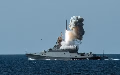 Có thể ngoài phiên bản hàng hải, Nga cũng sẽ phát triển phiên bản trên cạn của Zircons. Do Mỹ đã hủy bỏ hiệp ước kiểm soát tên lửa tầm trung INF, vì vậy, đã không còn cản trở nào cho Nga phát triển loại vũ khí này.