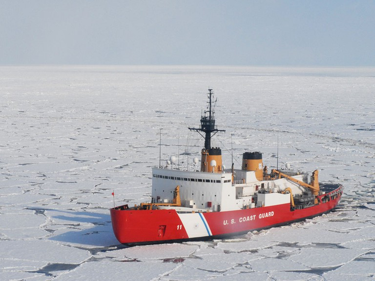 Nhưng quốc gia có đội tàu phá băng lớn nhất và hiện đại nhất là thuộc về Nga; hiện Nga có 53 tàu phá băng khác nhau thuộc tất cả các lớp; 6 chiếc nữa đang được hoàn thành tại các xưởng đóng tàu với mức độ hoàn thiện khác nhau và 12 tàu khác, bao gồm cả những tàu độc nhất, siêu nặng, đã được lên kế hoạch đóng mới.