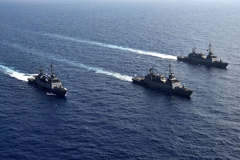 Việc bổ sung thêm 4 tàu hộ vệ lớp Sa'ar-6 vào biên chế, sẽ giúp hải quân Israel tăng cường đáng kể sức mạnh của họ; mặc dù lượng giãn nước chỉ 2.000 nhưng tàu hộ vệ lớp Sa'ar 6 của Hải quân Israel, được đánh giá có sức mạnh vượt trội mọi đối thủ tại Trung Đông. Ảnh: Hải quân Israel đang diễn tập trên biển Địa Trung Hải.