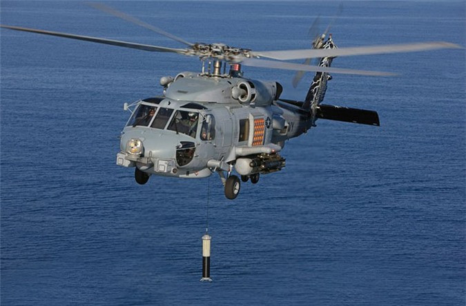 Về khả năng chống ngầm, tàu có sàn đáp và nhà chứa máy bay phía sau tàu cho phép tiếp nhận và mang theo 1 chiếc trực thăng MH-60 Seahawk, chuyên dùng cho chống ngầm; vũ khí chủ lực chống ngầm trên tàu là 6 ngư lôi hạng nhẹ, cỡ 324 mm và một số bom chìm trang bị trên trực thăng của tàu.