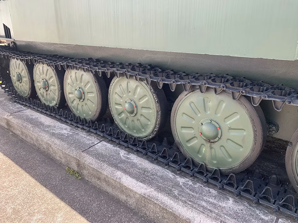 Ảnh: Cận cảnh các bánh chịu nặng của K63-85.