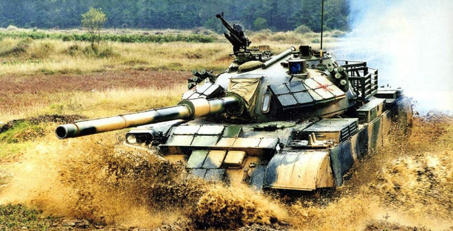 Để đáp ứng yêu cầu của chiến tranh hiện đại, Trung Quốc đã tiến hành một số nâng cấp, dựa trên công nghệ Israel và phương Tây đối với Type-59; phiên bản nâng cấp của Type-59 có tên là Type-59D hay còn được gọi là WZ-120C. Ảnh: Phiên bản nâng cấp Type-59D - Nguồn : Wikipedia.