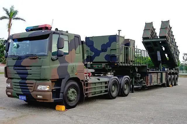 Theo các thông tin được công khai, mặc dù tên lửa chống hạm Hùng Phong 3, được mệnh danh là “sát thủ tàu sân bay”, có tính năng kỹ chiến thuật vượt trội tên lửa Harpoon, vậy tại sao Đài Loan nên mua một tên lửa có tính năng kỹ chiến thuật kém hơn? Ảnh: Tên lửa Hùng Phong III.