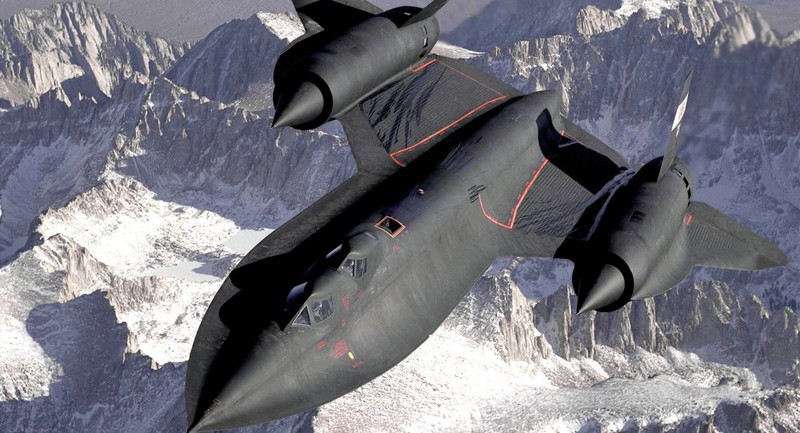 Hơn nữa, tốc độ bay tối đa của máy bay đánh chặn MiG-25 có thể đạt Mach 3.2, vượt qua đối thủ chính của Không quân Mỹ là máy bay trinh sát SR-71. Quân đội Mỹ đã từng cố gắng để có được công nghệ của MiG-25 nhiều lần, nhưng với sự bảo mật chặt chẽ của Liên Xô, Mỹ đã không thể đánh cắp được những bí mật của loại máy bay này.