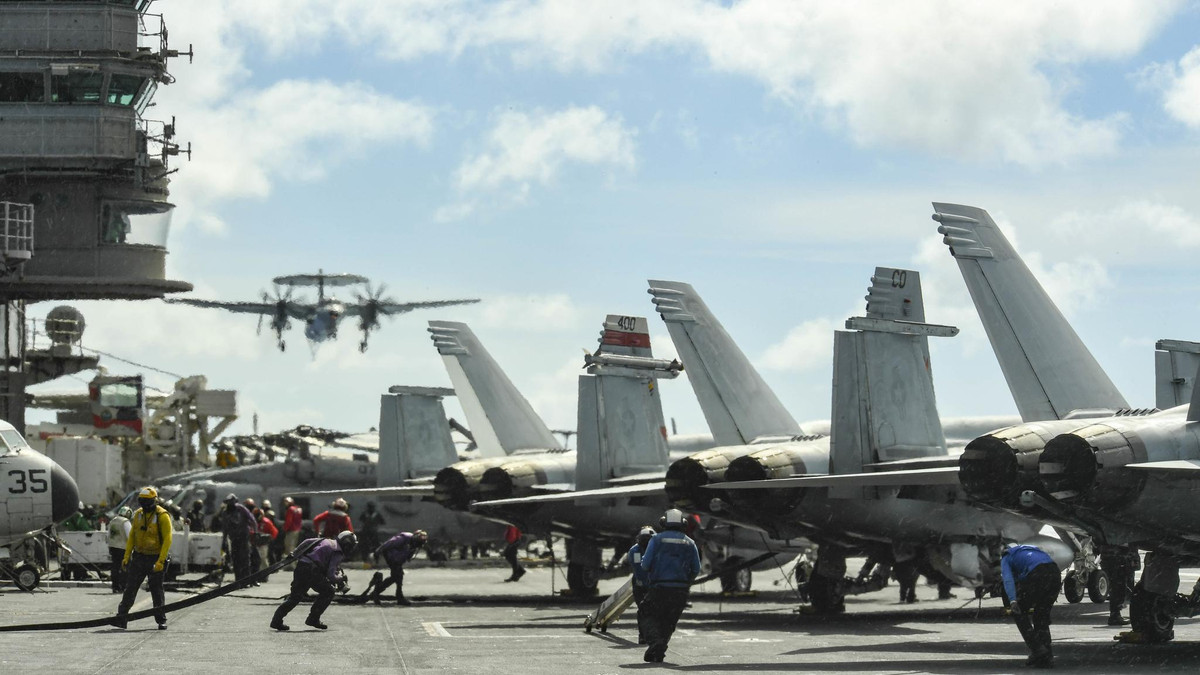 Cũng theo ông Ngụy, sự hiện diện của phi đội máy bay chiến đấu trên các tàu sân bay Mỹ có thể xem như là lời răn đe đối với Trung Quốc. Mỹ thậm chí có thể điều các máy bay có trên tàu sân bay như tiêm kích hạm F/A-18E/F, hoặc chiến đấu cơ tàng hình F-35C phô diễn sức mạnh.