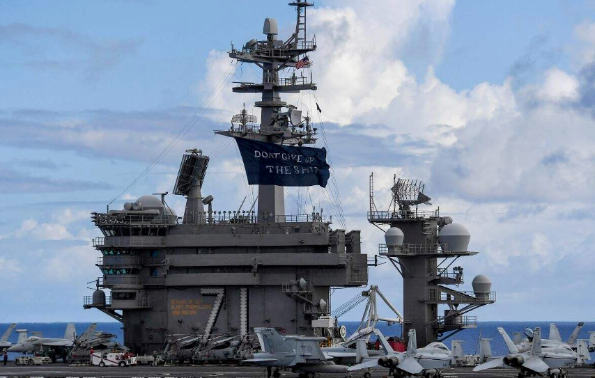 Trong cuộc trả lời phỏng vấn với Hãng tin Mỹ AP, chuẩn đô đốc Stephen Koehler, chỉ huy các chiến dịch tại Bộ Tư lệnh Ấn Độ-Thái Bình Dương của Mỹ, cảnh báo Bắc Kinh đang phát triển các tiền đồn quân sự ở Biển Đông, triển khai tên lửa và hệ thống tác chiến điện tử đến đó. Ông Stephen cũng cho biết, đây là lần đầu tiên trong gần 3 năm qua, 3 nhóm tác chiến tàu sân bay Mỹ tuần tra cùng lúc ở khu vực Ấn Độ-Thái Bình Dương.