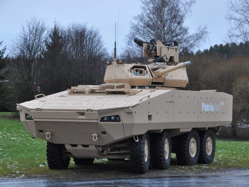 Patria AMV có nhiều phiên bản khác nhau; phiên bản chở quân được trang bị tháp pháo Patria PML 127 OWS với súng máy 12,7 mm và có thể xoay 360°. Pháo thủ được trang bị kính quan sát Zeiss và kính ngắm ngày đêm NAE với thiết bị tăng cường hình ảnh GEN II+, camera ảnh nhiệt. Ảnh: ACV Patria AMV - Nguồn: pinterest