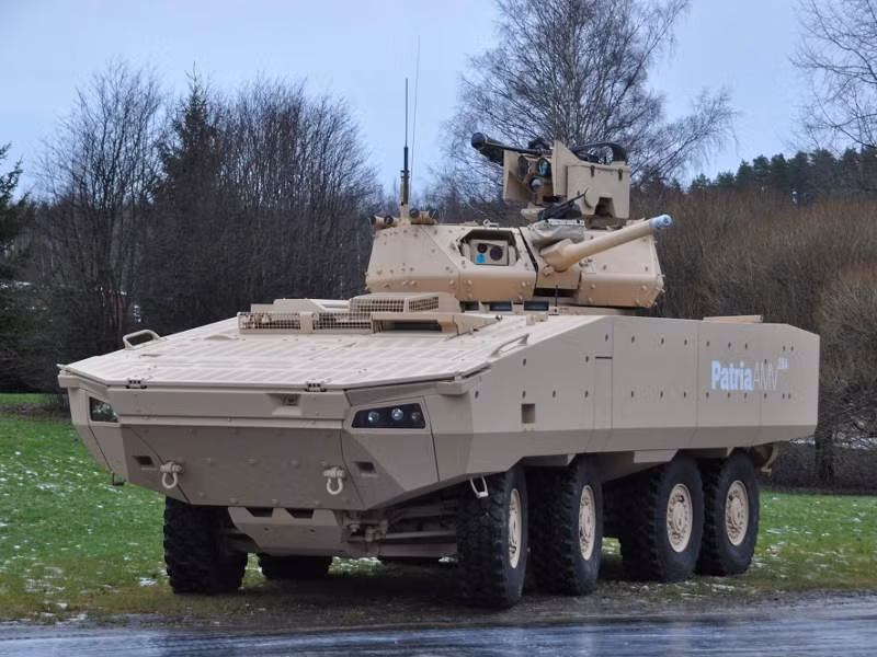 Patria AMV có nhiều phiên bản khác nhau; phiên bản chở quân được trang bị tháp pháo Patria PML 127 OWS với súng máy 12,7 mm và có thể xoay 360°. Pháo thủ được trang bị kính quan sát Zeiss và kính ngắm ngày đêm NAE với thiết bị tăng cường hình ảnh GEN II+, camera ảnh nhiệt. Ảnh: ACV Patria AMV - Nguồn: pinterest