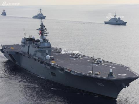 Người phát ngôn Bộ Ngoại giao Trung Quốc Hoa Xuân Oánh, trong lần trả lời báo chí vào tháng 12/2019 đã cho biết: "Chúng tôi kêu gọi Nhật Bản tuân thủ chính sách quốc phòng hòa bình, hành động thận trọng trong lĩnh vực an ninh quân sự và làm nhiều hơn để tăng cường niềm tin lẫn nhau giữa các nước trong khu vực và thúc đẩy hòa bình và ổn định trong khu vực thay vì ngược lại". Ảnh: Tàu JS Izumo. Nguồn: Wikipedia.