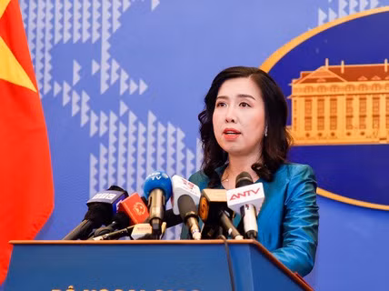 Chiều 14/5/2020 vừa qua, người phát ngôn Bộ ngoại giao Việt Nam đã chính thức lên tiếng phản đối việc phía Trung Quốc điều các máy bay KQ-200 và KJ-500 xuống Đá Chữ Thập thuộc quần đảo Trường Sa của Việt Nam. Sự việc được phát hiện khi hãng ảnh vệ tinh ImageSat International (ISI) công bố các hình ảnh cho thấy máy bay Trung Quốc đang hiện diện trái phép trên đá này. Ảnh: Bà Lê Thị Thu Hằng – người phát ngôn Bộ ngoại giao Việt Nam - TTXVN.