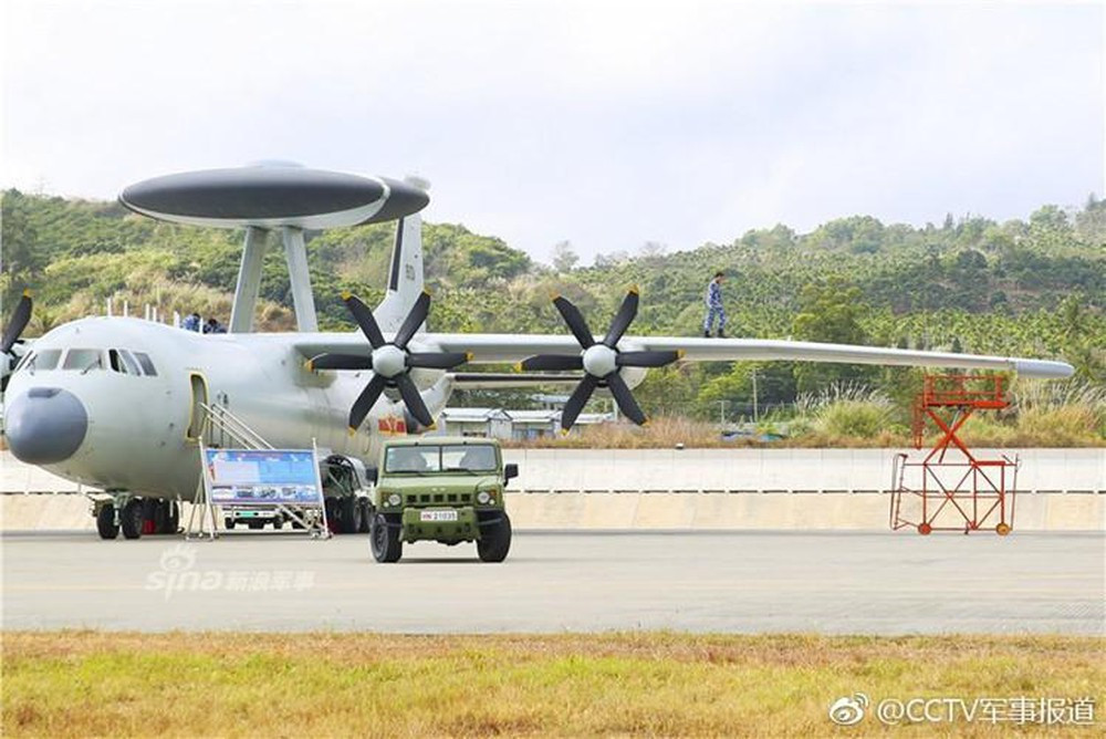 Không những sở hữu radar mạnh mẽ, tải trọng của KJ-500 cũng vô cùng ấn tượng. Trọng lượng cất cánh tối đa lên đến 77 tấn, ấn tượng hơn cả C-130 Hercules của Hoa Kỳ chỉ có trọng lượng cất cánh tối đa hơn 70 tấn.