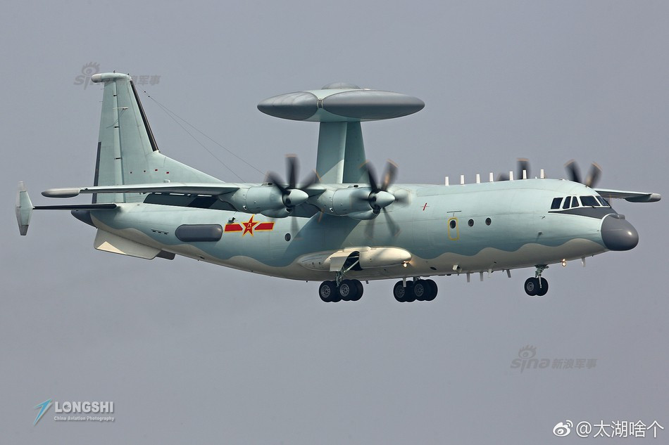 Máy bay được trang bị bốn động cơ cánh quạt cho phép nó có thể đạt vận tốc tối đa 550km/h và tầm bay 5700km, có thể hoạt động liên tục trong tối đa 12h.