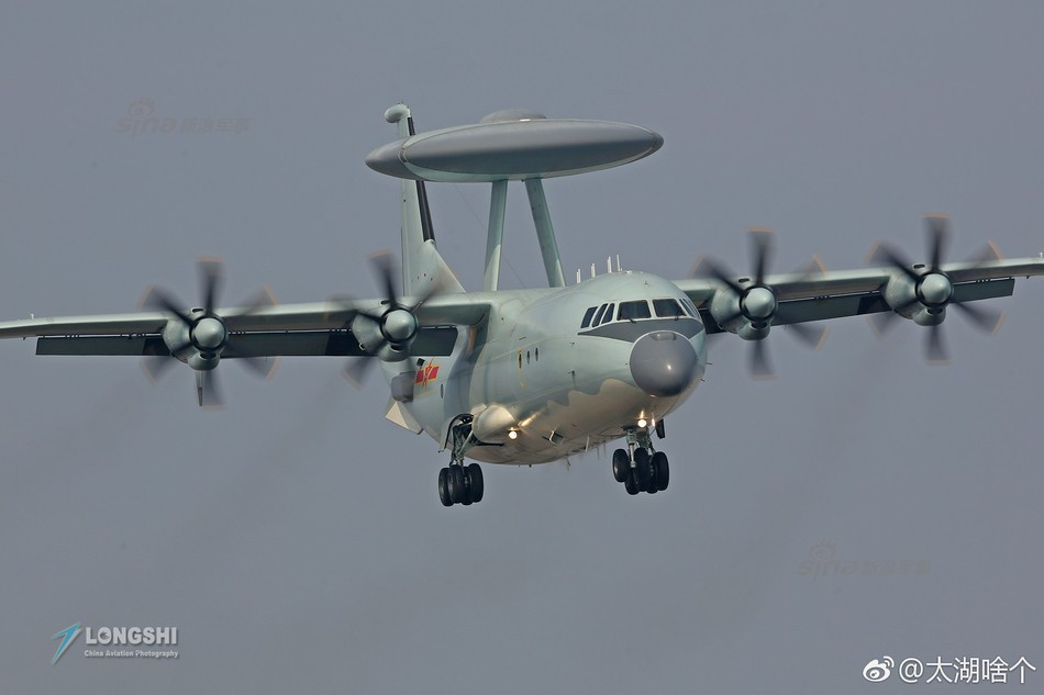Máy bay được phát triển dựa trên máy bay vận tải Y-9, lần đầu tiên nó ra mắt là vào năm 2014. Ảnh: Sina.