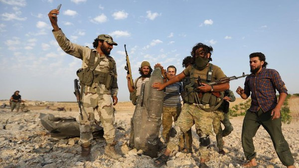 Hiện nay ngoài Nga, còn có Iran là đồng minh quan trọng của Chính quyền Tổng thống Bashar al-Assad; việc hiện diện quân sự của Iran trên lãnh thổ Syria đã đe dọa trực tiếp đến an ninh của Israel, do vậy cơ quan tình báo Mossad đã tìm mọi cách phát hiện các lực lượng của Iran tại Syria, để chỉ điểm cho không quân Israel đánh phá.