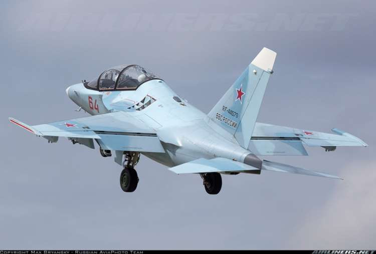 Cánh cụp được thiết kế tối ưu nhằm tận dụng lực nâng của cánh và cánh đuôi đặt thấp hơn cánh chính, làm cho mọi chuyển động của máy bay linh hoạt hơn và giúp cho phi công có thể lựa chọn góc tấn công lớn. Để hạ cánh tại những sân bay có đường băng ngắn, máy bay được trang bị với những bộ phận ở cánh, nhằm giảm quãng đường hạ cánh. Ảnh: Airliners.net