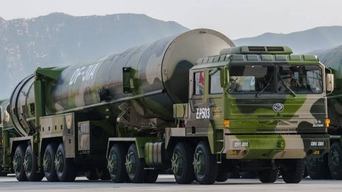 Tên lửa DF-31 có trọng lượng phóng 42 tấn, dài 13m, đường kính thân 2,25m, tầm bắn từ 7.200-8.000km với DF-31, sau tăng lên 11.200km với DF-31A/B, hệ thống dẫn đường kết hợp giữa quán tính và định vị Bắc Đẩu cho độ chính xác gần như tuyệt đối.