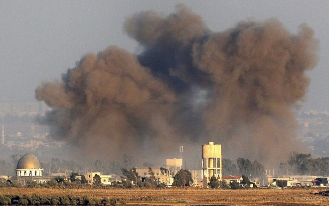 Mặc dù Iran và Syria cũng tìm mọi cách ngăn cản các cuộc tiến công của không quân Israel, nhưng với sức mạnh vượt trội, Không quân Israel liên tục mở các chiến dịch tìm-diệt các kho vũ khí của Iran; nếu Iran có chiến đấu cơ hiện đại, chưa chắc Iran để không quân Israel tiếp tục làm mưa, làm gió tại Syria. Ảnh: Israel không kích vào các mục tiêu của Iran ở miền Bắc Syria - Nguồn: Sohu.