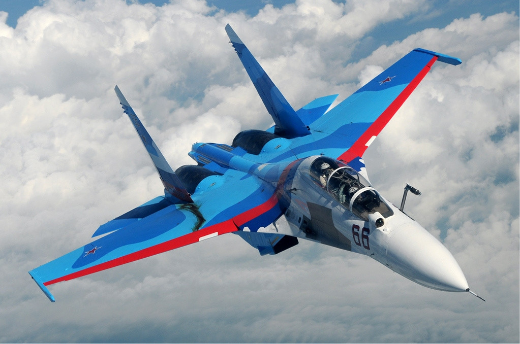 Hiện nay dây chuyền sản xuất tiêm kích Su-30SM của Nga hoạt động rất trơn tru và hiệu quả; nếu mua máy bay Nga, không chỉ giúp nhanh chóng tăng cường sức mạnh của Không quân Iran, mà còn củng cố mối quan hệ giữa Iran và Nga, để Iran không bị cô lập tại chính khu vực Trung Đông. Ảnh: Su-30SM của Nga - Nguồn: Wikipedia.