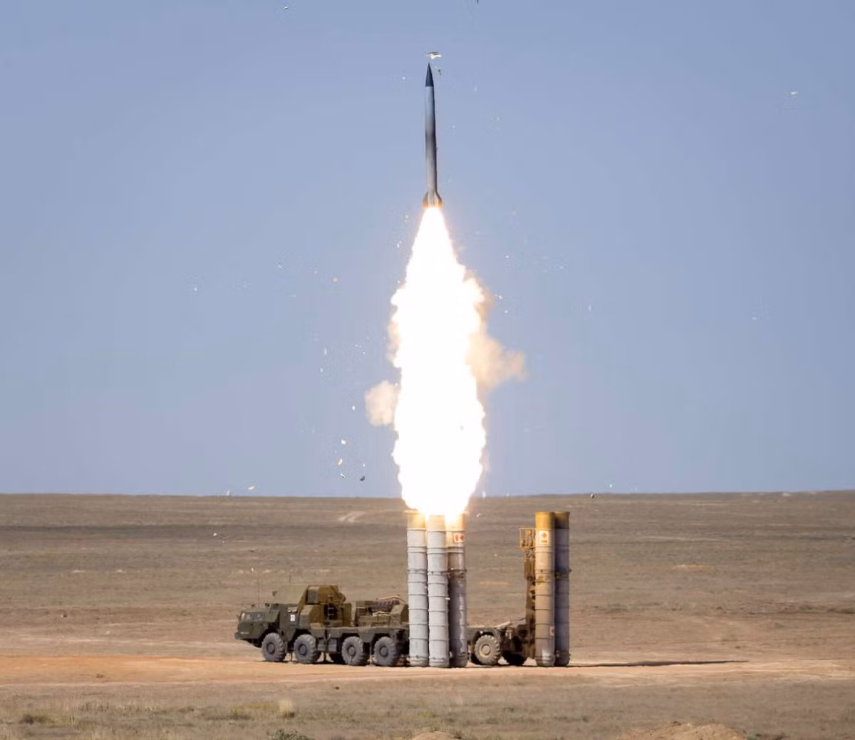 Gần đây, ấn phẩm Informburo.kz đã đăng tải loạt ảnh ghi lại hoạt động diễn tập bắn đạn thật của sư đoàn phòng không trang bị tên lửa S-300 của Lực lượng Vũ trang Kazakhstan. Ảnh: Grigory Bedenko