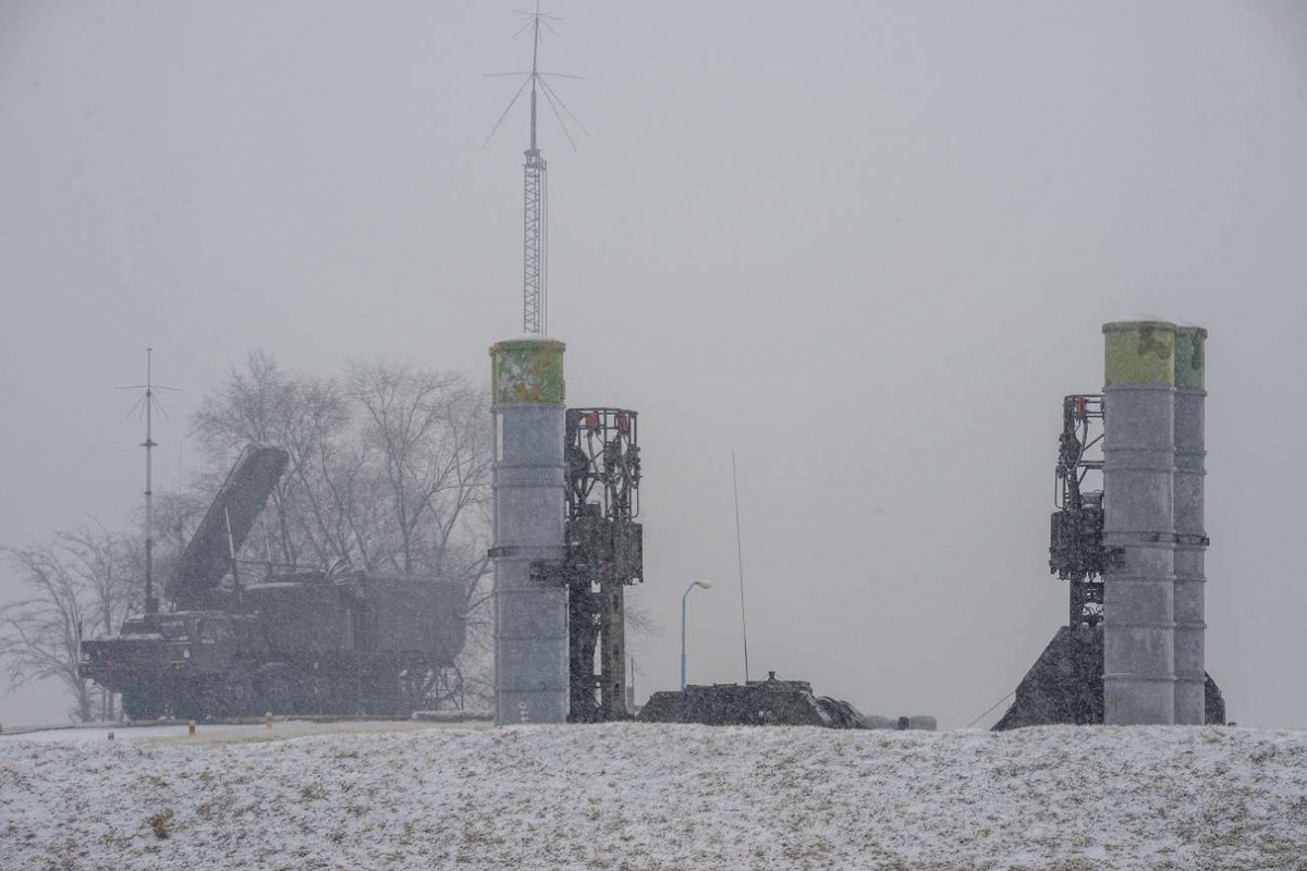 Tất nhiên, ở thời điểm này S-300PS đã kém xa các thế hệ S-300PMU1/2, S-300V/VM/V4, nhưng với Kazakhstan, đó vẫn là hệ thống phòng không số một của họ. Ảnh: Cận cảnh bệ phóng S-300PS của Kazakhstan với chỉ hai thay vì 4 đạn trên bệ. Ảnh: Grigory Bedenko