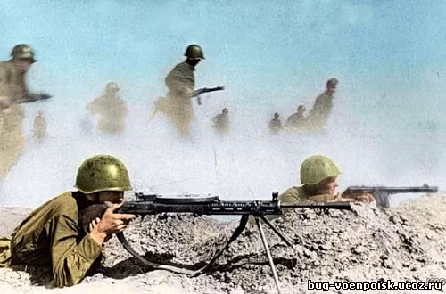 Khẩu DP được sử dụng lần đầu trong cuộc xung đột Trung - Xô năm 1929, sau đó thử lửa tại cuộc nội chiến ở Tây Ban Nha, trong các trận đánh với quân phiệt Nhật Bản ở Khalkhin-Gol, trong cuộc chiến tranh Liên Xô - Phần Lan năm 1939-1940. Ảnh: Một tổ trung liên Degtyarev của Hồng quân - Nguồn: Wikipedia.