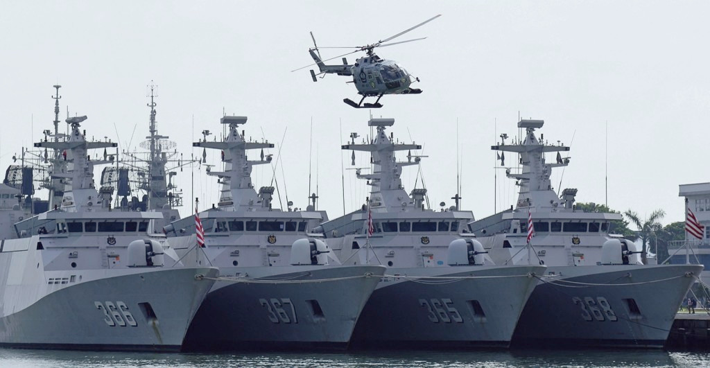 Chim lien tiep 3 tau chien, Hai quan Indonesia van hanh qua yeu kem?